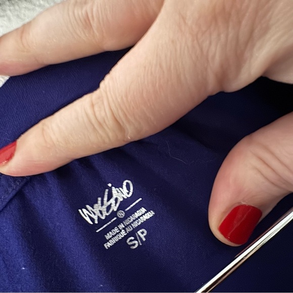 Basic Short Sleeve Tee Womens Small Everyday Capsule Wardrobe Staple V Neck Y2K - Picture 3 of 9